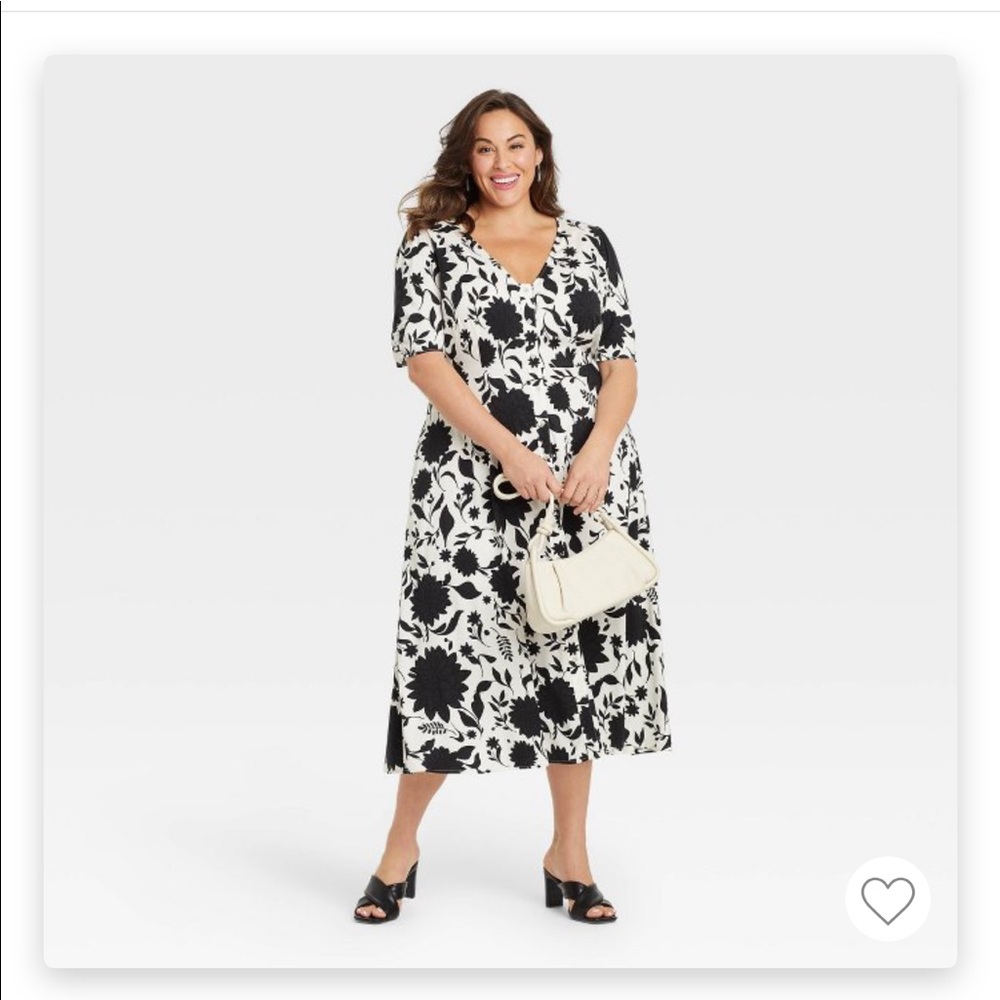 Beautiful Black and White Floral summer dress.  Very flattering on.  Plus Size.